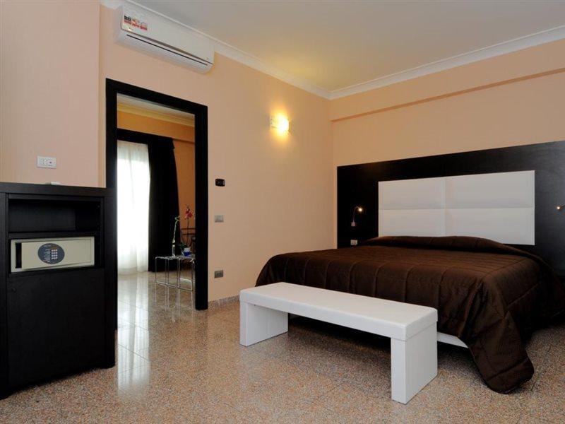 Eh Rome Airport Euro House Hotels Fiumicino Ngoại thất bức ảnh